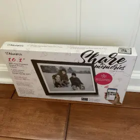 P10636 Aluratek 10-inch Wifi Digital Photo Frame With 32gb