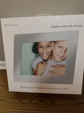 572826 Brookstone My Life 10 Inch Digital Picture Show Frame Brushed Aluminum Finish New