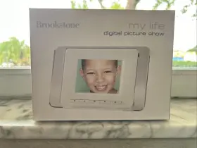 579300 Brookstone My Life Digital Picture Show Photo Frame With 3 Inch Screen