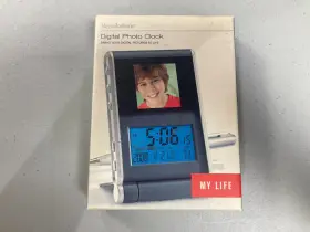 587758 Brookstone Digital Photo Clock 1.4 Inch Lcd Brand New Open Box