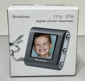 Brookstone 883594008078 My Life Digital Photo Keychain Holds 60 Pictures Rechargeable Sliver