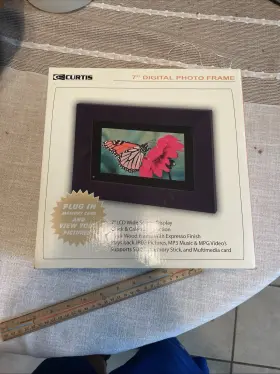 5846576532 Curtis 7inch Digital Photo Frame