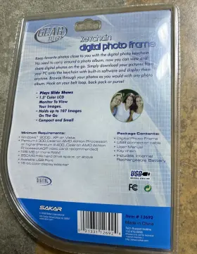 12699 Gear To Go Digital Photo Frame Keychain 1.5 Inch Color Lcd Toys R Us 2008 #2