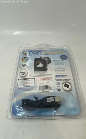 1613066 Innovage Digital Photo Keychain Displays 60 Color Photos
