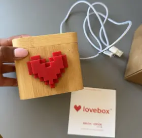 Lb003 Lovebox Wi-fi Pixel Heart Bamboo/wood Message Box 3.5in Lcd 8gb