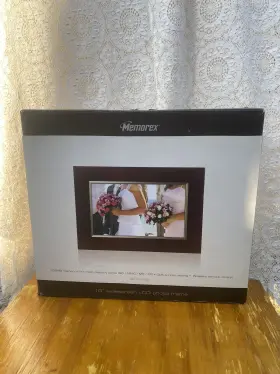 Mdf1061-wl Memorex 10 Inch Widescreen Lcd Slideshow Photo Frame Everything Included