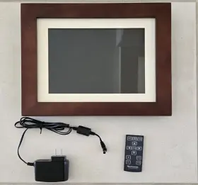 Pi1056dw Pandigital 10.4 Inch Digital Picture Frame With 16gb Scandisk Flashdrive