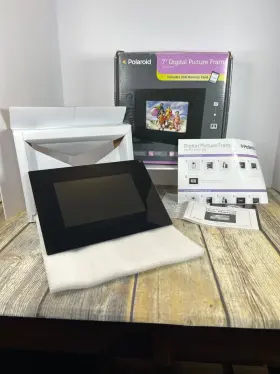 Pdf-710 Polaroid 7 Inch Digital Picture Frame With Stand And Box