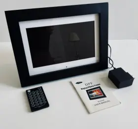 Dpf1020bw Qpix 10.2 Inch Digital Photo Frame Multi-function Remote Control 1024 600