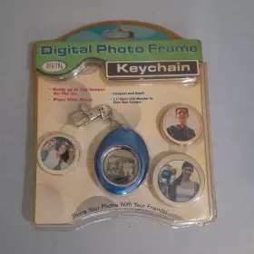 Sakar 021331124906 New Digital Photo Frame Keychain 1.1 Inch Color Lcd Monitor Up To 120 Images