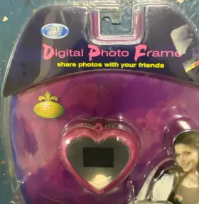 15469 Sakar International Inc. Digital Photo Frame Necklace With Mirror By Cyber Gear Holds 42 Pics New Sealed