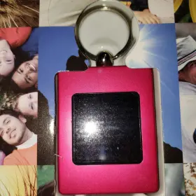 1619464 Sharper Image The Usb 2.0 Rechargeable Vintage Digital Photo Album Keychain #2