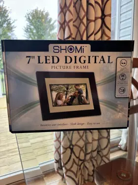 Sp-704p-2 Shomi 7 Inch Led Digital Picture Frame Brand New Plug And Play No Pc Required-new