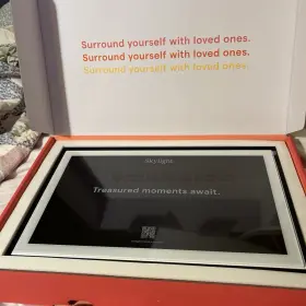 M9207 Skylight Digital Picture Frame 15 Inch Wifi Enabled W Load From Phone Capability