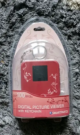 Sp15pcr Smart Parts Digital Picture Viewer With Keychain Holds Up To 100 Photos By Smartparts