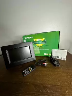 Aw-110 Sungale 10.2 Hi-definition Digital Photo Frame Model