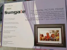 Za701 Sungale 7 Inch 17 8 Cm Digital Picture Frame