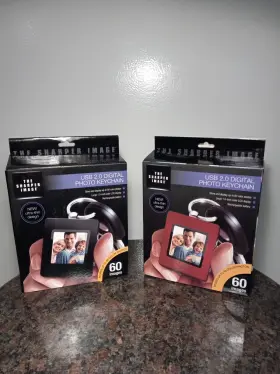 20494 The Sharper Image Black And Red Usb 2.0 Digital Photo Keychain Up To 60 Images