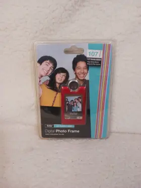 Dpf15 Vivitar 681066585580 Digital Photo Frame Red 1.5 Inch Screen Keychain Style 107 Photos