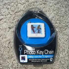 Vkc140 Vr 3 4d Vr3 Digital Photo Key Chain Holds 72 Photos Rechargeable Desktop Easel Stand