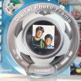 2015326895 Vu-me Digital Photo Frame Soccer Ball 1.5 Inch Lcd Screen 70 Pictures Usb Connection #3