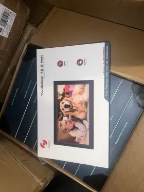 Yunqideer 628837382828 15.6 Inch Digital Picture Frame With Remote Control