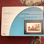 7" Digital Picture Frame Usb Remote Black Model 15198-US/CC By Omnitech. Fixed Price $54.00.