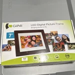 Giinii GP-702P-1 7" Led Digital Photo Frame Usb Sd/mmc Plug & Play Brown White. Fixed Price $25.00.