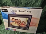 New Gpx 7" Digital Frame PF725B Sd Usb Ports Photography /0400. Fixed Price $12.00.