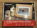 Polaroid 7" Hi-res Digital Picture Frame Natural Wood + Mat PDFX-750N. Fixed Price $33.00.
