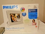Philips 7FF2CME 7" Digital Picture Frame Silver High Pixel Density. Fixed Price $14.99.