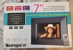 Sungale 7" PF-701 Digital Photo Picture Frame Black Hi-res With Remote. Fixed Price $14.99.