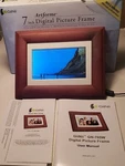 Giinii GN-705W 7-INCH Artforme Digital Wood Frame Holds 1000 Pictures. Fixed Price $9.00.
