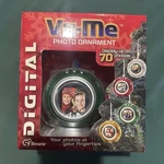 Senario Digital Ornament Christmas Round Green Full-color Lcd 70 Photos. Fixed Price $15.00.