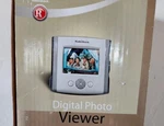 New Radio Shack Digital Viewer Display Photo's Without Computer 3.5" Easy. Fixed Price $25.00.